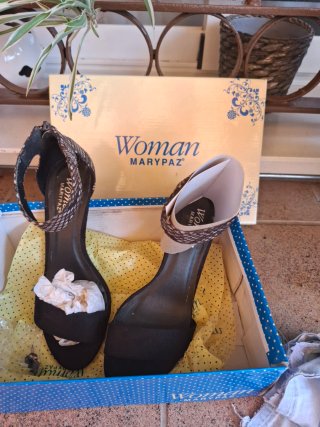 Sandalias de tacón Marypaz negras y marrones