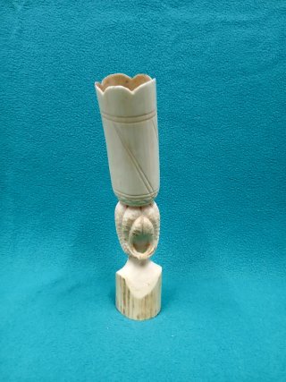 Escultura africana. Busto tallado.