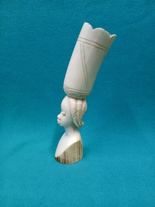 Escultura africana. Busto tallado.