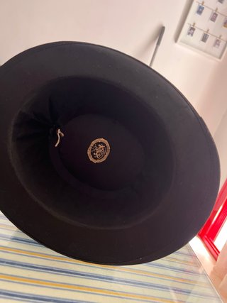 Antiguo sombrero de copa alta de seda