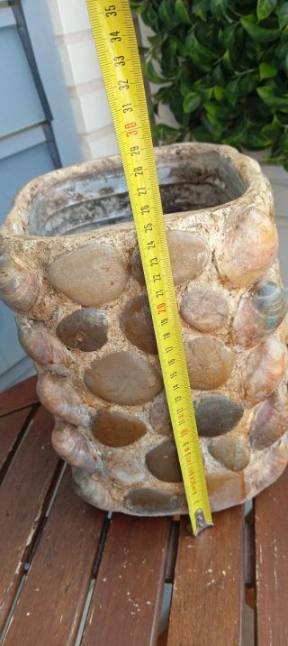 Maceta de piedra hecha a mano
