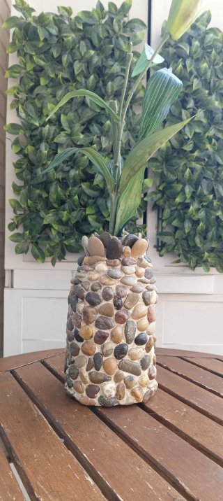 Maceta de piedra hecha a mano