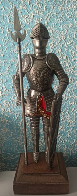 Figura Caballero Medieval con Lanza y Escudo/25cm