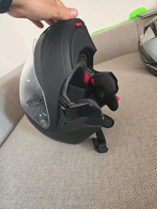 Casco de moto negro