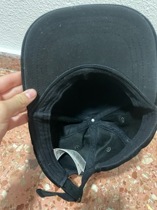 Gorra Guess Negra Terciopelo