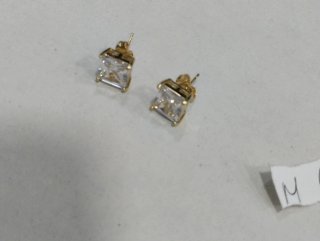 M605 Orecchini punto luce quadrati inox  oro