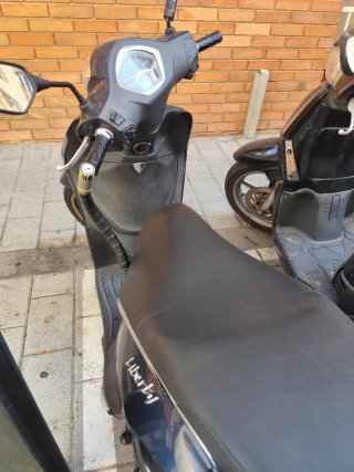Piaggio Liberty Azul Marino con Baúl