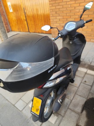 Piaggio Liberty Azul Marino con Baúl