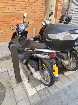 Piaggio Liberty Azul Marino con Baúl