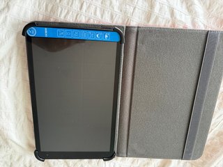 Tablet Alcatel 10.1 con Funda Gris
