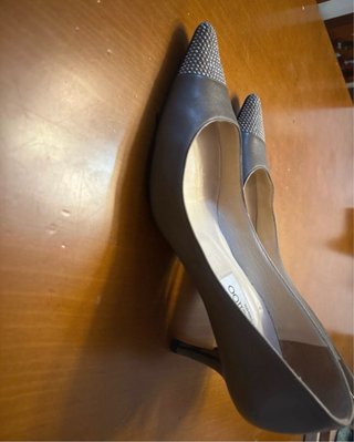 Tacones Jimmy Choo grises con pedrería