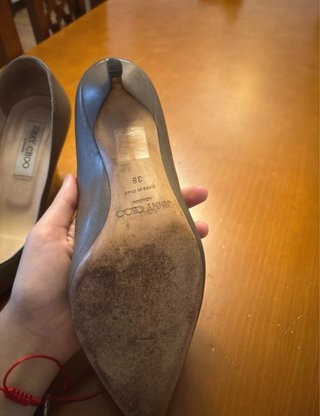 Tacones Jimmy Choo grises con pedrería