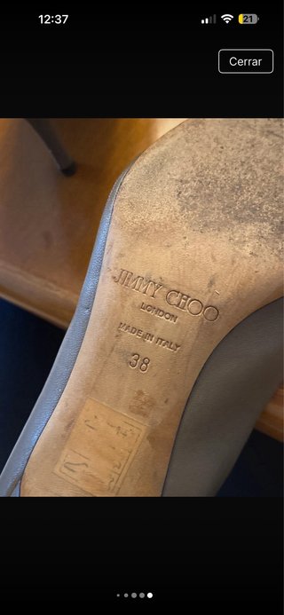 Tacones Jimmy Choo grises con pedrería