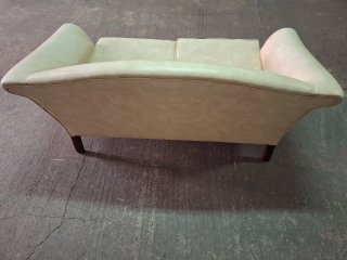 Sofá de piel sintética beige