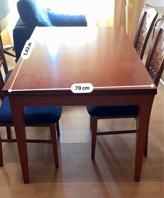 Juego de mesa y 4 sillas de comedor