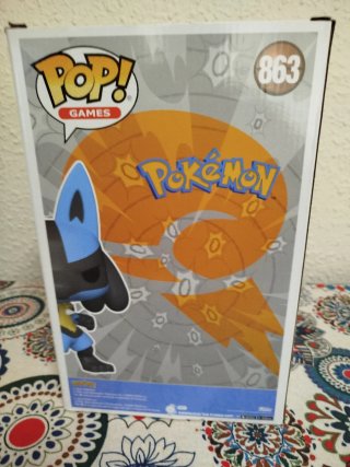 Funko gigante Pokémon lucario 25cm en su caja