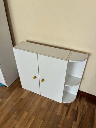 Muebles de baño blancos