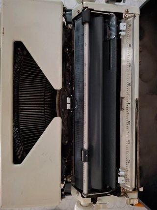 Máquina de escribir Olympia Monian