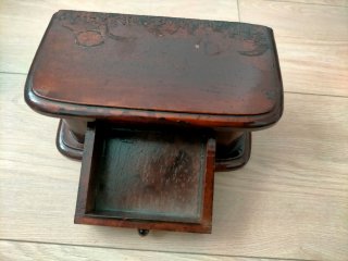 Caja de madera con cajón