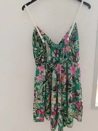 Mono corto floral verde pierna ancha