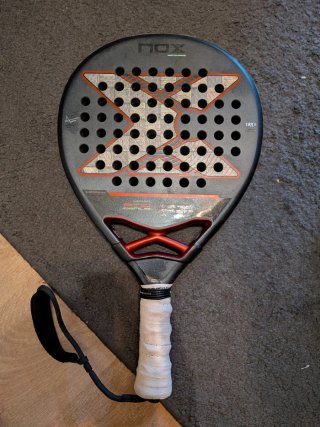 Pala de pádel Nox AT10 18K