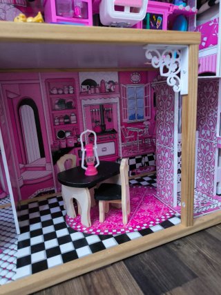 Casa de muñecas rosa