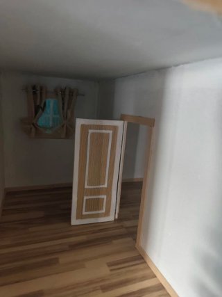 Casita de muñecas hecha a mano