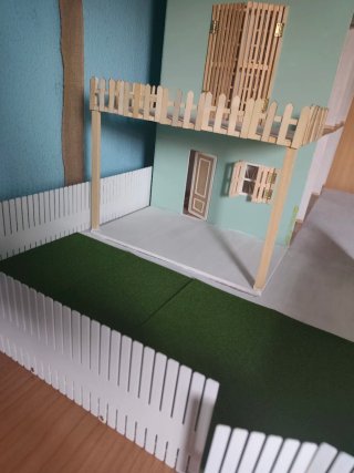 Casita de muñecas hecha a mano