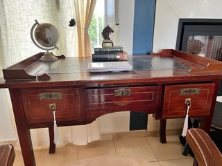 Escritorio antiguo de madera y cuero Medidas aprox