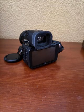 Cámara JVC HD  muy POCO USO.