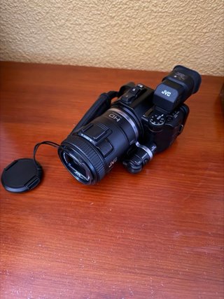 Cámara JVC HD  muy POCO USO.