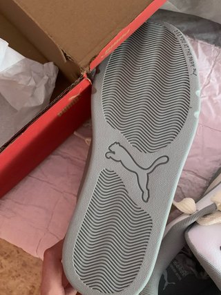 Zapatillas Puma Blancas y Grises