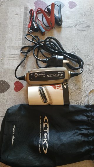 Cargador Batería Coche/Moto CTEK XS 0.8