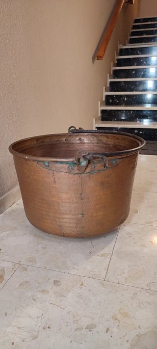 Caldero de cobre barnizado grande