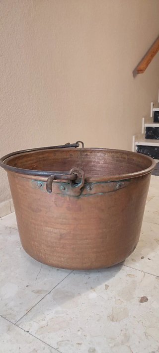 Caldero de cobre barnizado grande