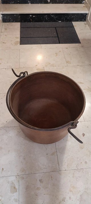 Caldero de cobre barnizado grande