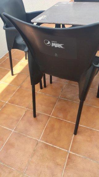 Mesa y 4 sillas de terraza