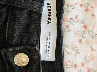 Bermudas vaqueras negras rotas T.36