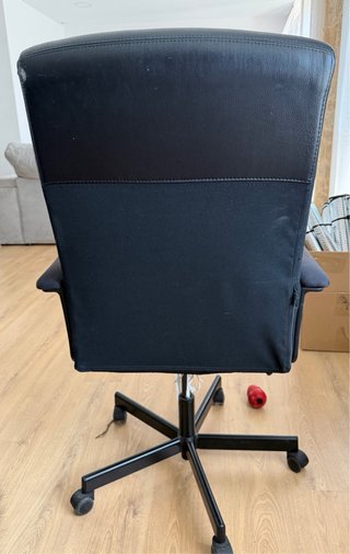 Silla de oficina negra