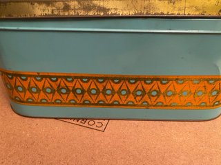 Scatola in latta vintage decorata