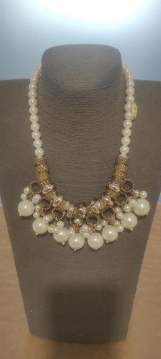 Collar perlas y dorado