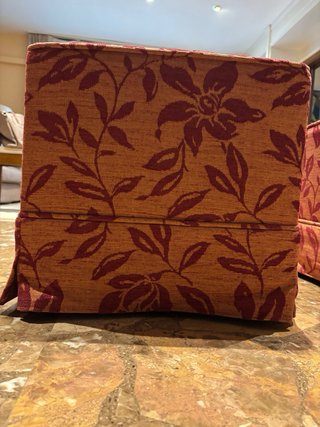 Conjunto Pufs Salón Estilo Clásico rojizos