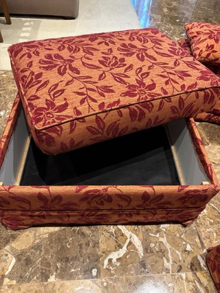 Conjunto Pufs Salón Estilo Clásico rojizos