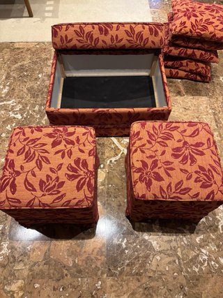 Conjunto Pufs Salón Estilo Clásico rojizos