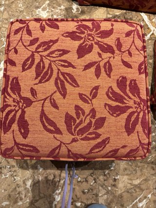 Conjunto Pufs Salón Estilo Clásico rojizos