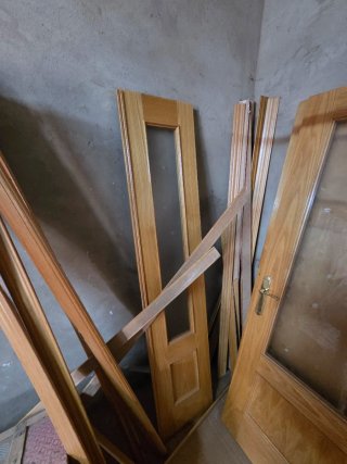 Puertas madera maciza interior.