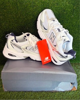 Zapatillas New Balance 530 Plata y Blanco