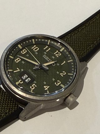 Reloj Seiko SUR323P1 Esfera Verde Big Date