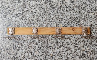 Perchero de madera y metal