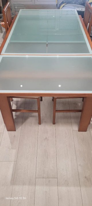 Mesa de comedor con 4 sillas